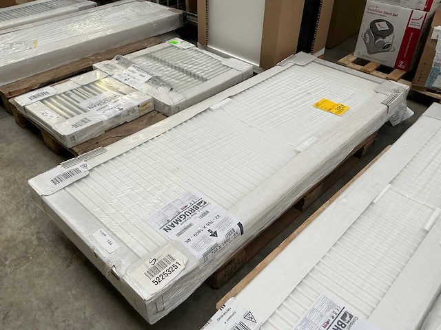 Brugman compact 4 radiator 180x70cm - afbeelding 1 van  4