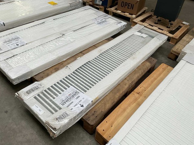 Brugman compact 4 radiator 200x50cm - afbeelding 1 van  4