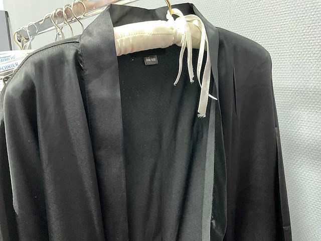 Bruidsjurken en accessoires - afbeelding 3 van  11