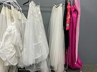 Bruidsjurken en accessoires - afbeelding 6 van  11