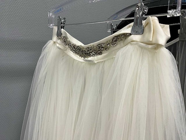 Bruidsjurken en accessoires - afbeelding 7 van  11