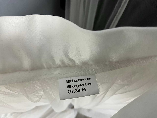 Bruidsjurken en accessoires - afbeelding 8 van  11