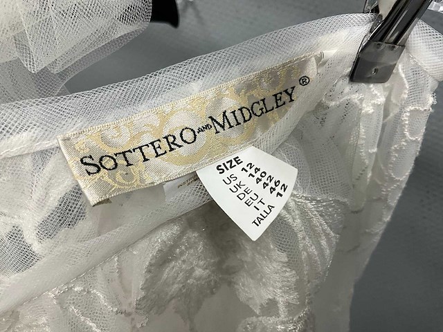 Bruidsjurken en accessoires - afbeelding 10 van  11