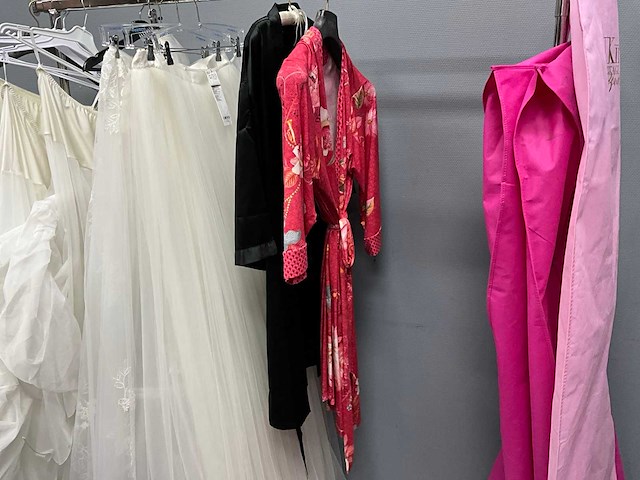 Bruidsjurken en accessoires - afbeelding 11 van  11