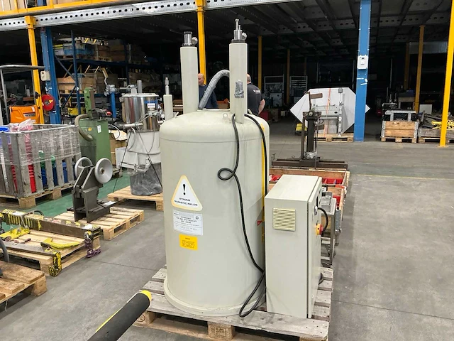 Bruker bzh 400/89 cryomagnet - afbeelding 1 van  7