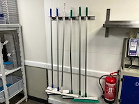 Bruns - bezemhouder met bezems - afbeelding 1 van  4