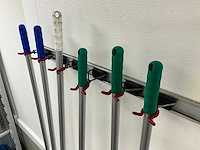 Bruns - bezemhouder met bezems - afbeelding 2 van  4