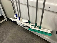 Bruns - bezemhouder met bezems - afbeelding 4 van  4