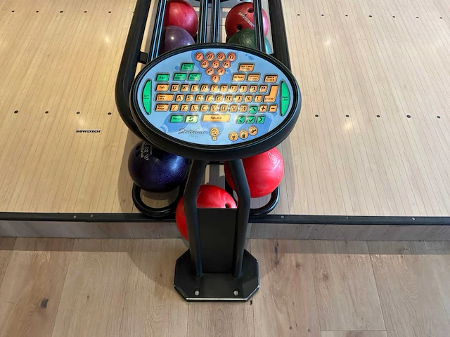 Brunswick 2000 bowlingbaan 8 banen - afbeelding 34 van  40