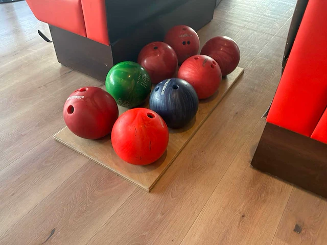 Brunswick 2000 bowlingbaan 8 banen - afbeelding 32 van  40