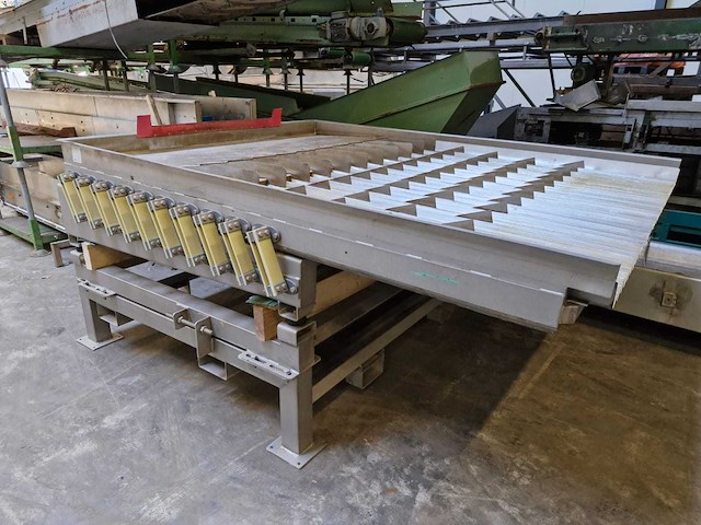 Bruynooghe industriële tril-/sorteertafel - afbeelding 1 van  7