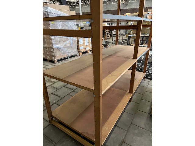 Bruynzeel - 12 meter houten magazijnstelling (15 staanders, 48 legborden) - afbeelding 3 van  6