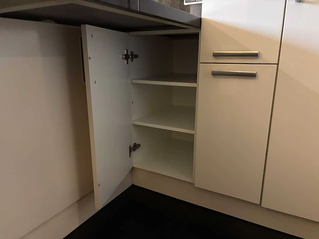 Bruynzeel - keuken met apparatuur - afbeelding 14 van  25