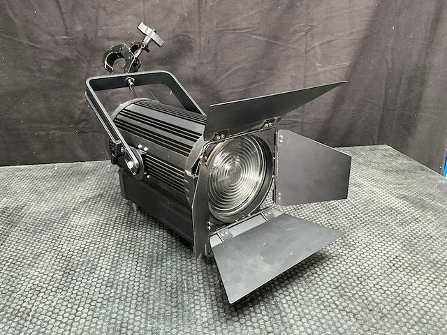 Bsl cw-ww led theater fresnel - afbeelding 1 van  2