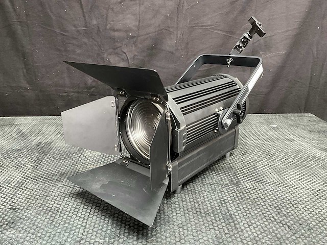 Bsl cw-ww led theater fresnel - afbeelding 2 van  2