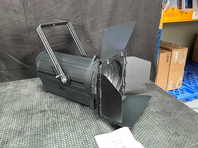 Bsl fresnel ww 300w led spotlight - afbeelding 5 van  10