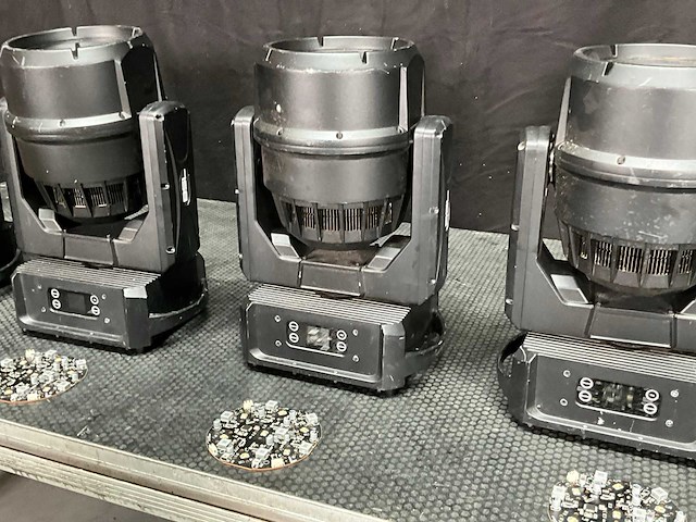 Bsl helius rgbl led moving head ip65 (4x) - afbeelding 7 van  13