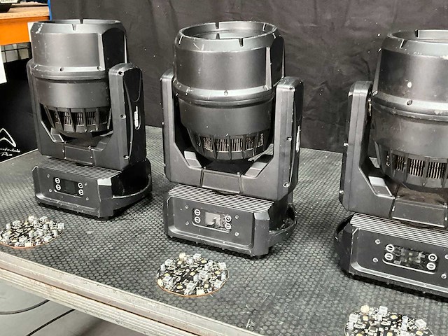 Bsl helius rgbl led moving head ip65 (4x) - afbeelding 8 van  13
