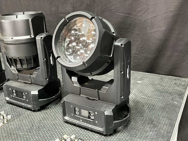Bsl helius rgbl led moving head ip65 (4x) - afbeelding 10 van  13