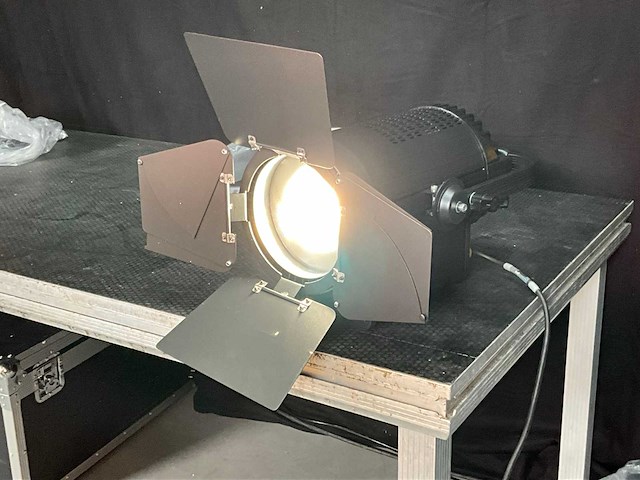 Bsl m-l300j 3200 wk-v fresnel led spotlight - afbeelding 1 van  11