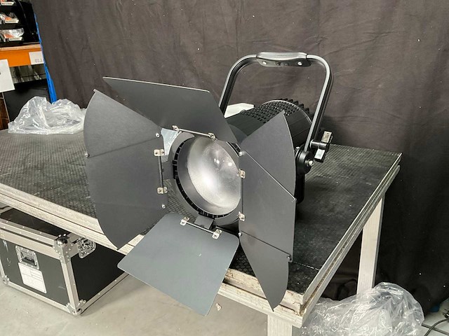 Bsl m-l300j 3200 wk-v fresnel led spotlight - afbeelding 4 van  11