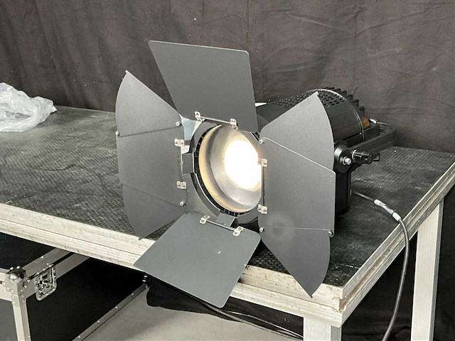 Bsl m-l300j 3200 wk-v fresnel led spotlight - afbeelding 6 van  11