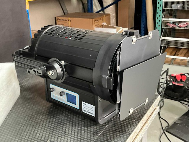 Bsl m-l300j 3200 wk-v fresnel led spotlight - afbeelding 10 van  11