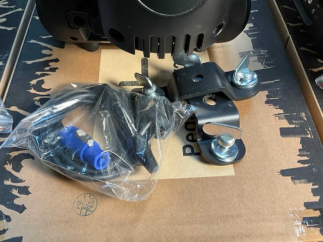 Bsl pegasus v2 rgbw led moving head (6x) - afbeelding 13 van  13