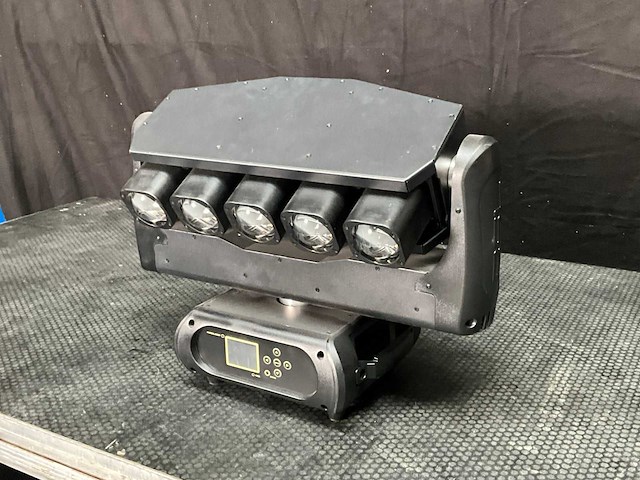 Bsl pegasus v2 rgbw led moving head - afbeelding 1 van  8