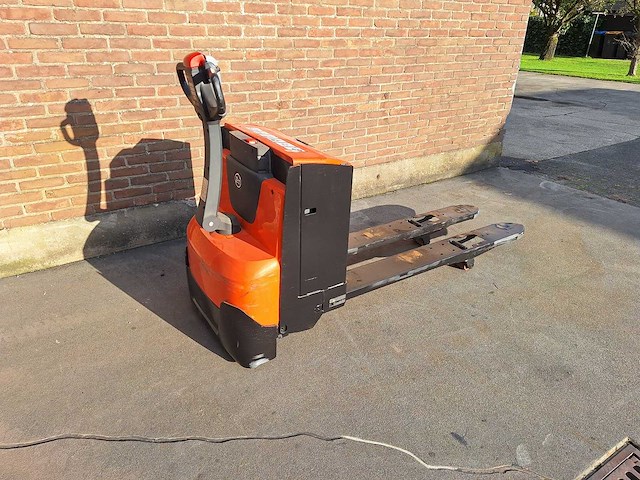 Bt - 2015 - lwe 200 - stapelaar - afbeelding 1 van  9