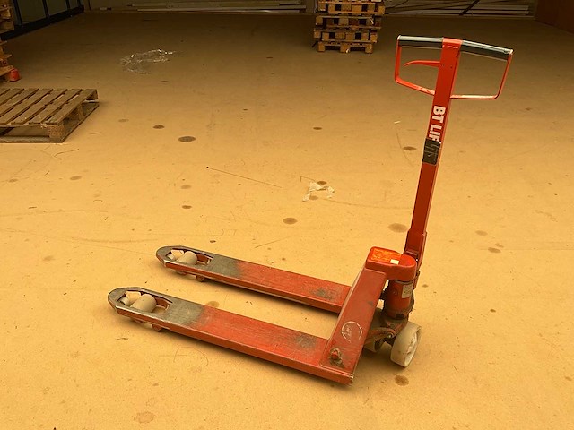 Bt - l2000 - hand hydraulische palletwagen - afbeelding 1 van  1