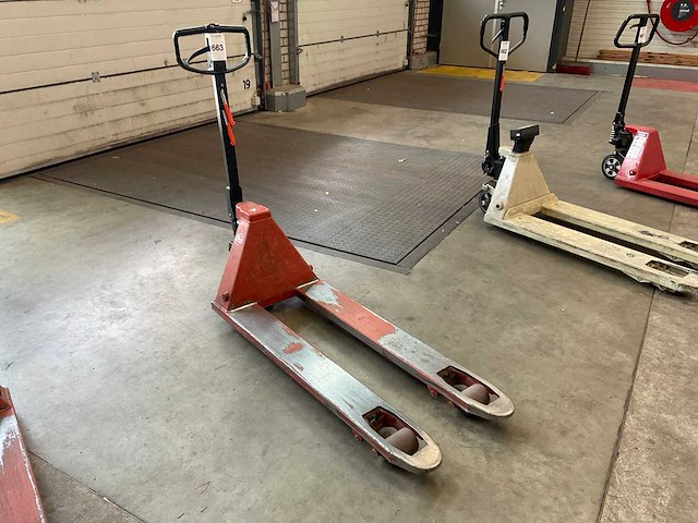 Bt hand hydraulische palletwagen - afbeelding 1 van  5
