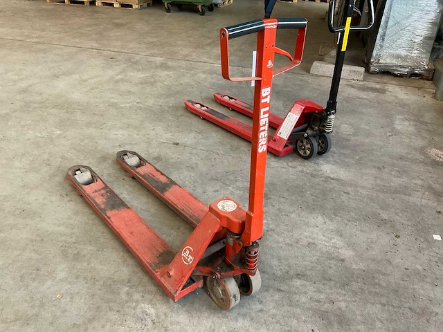 Bt hand hydraulische palletwagen - afbeelding 4 van  6
