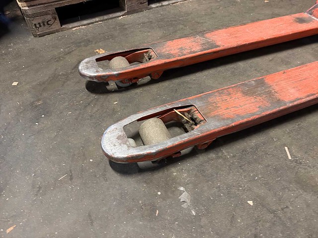 Bt hand hydraulische palletwagen - afbeelding 2 van  4