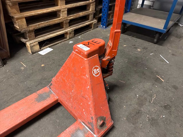 Bt hand hydraulische palletwagen - afbeelding 3 van  4