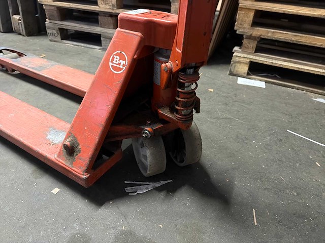 Bt hand hydraulische palletwagen - afbeelding 5 van  5