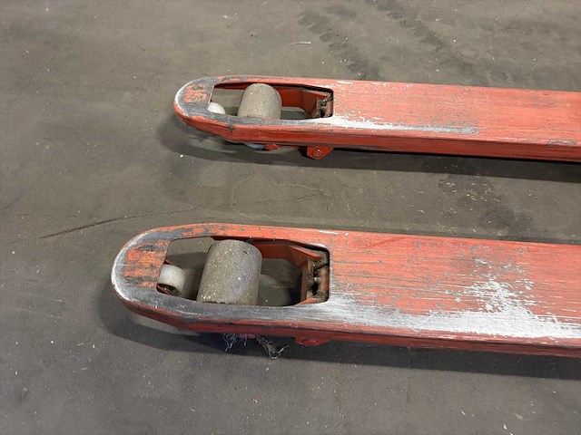 Bt hand hydraulische palletwagen - afbeelding 2 van  3