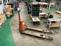 Bt l2000 hand hydraulische palletwagen - afbeelding 1 van  3