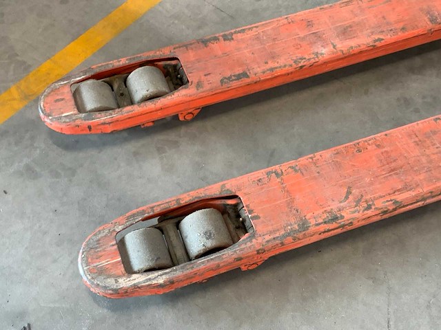 Bt lhm230 hand hydraulische palletwagen - afbeelding 2 van  6