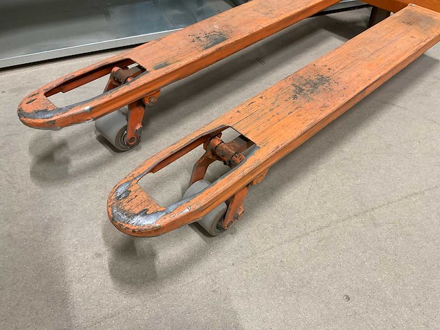 Bt lhm230 hand hydraulische palletwagen - afbeelding 9 van  12