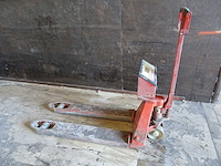 Bt lifter - 2000/10 - hand hydraulische palletwagen met weegfunctie - afbeelding 1 van  3