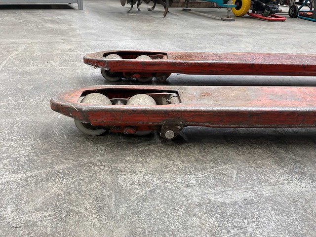 Bt lifter hand hydraulische palletwagen - afbeelding 5 van  6