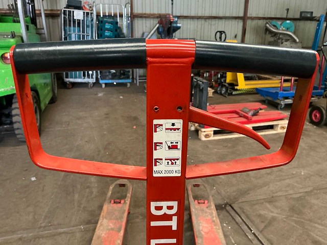 Bt lifter hand hydraulische palletwagen - afbeelding 4 van  5