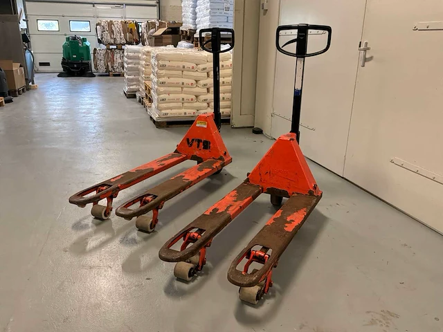 Bt lifter lhm 230 hand hydraulische palletwagen (2x) - afbeelding 1 van  6