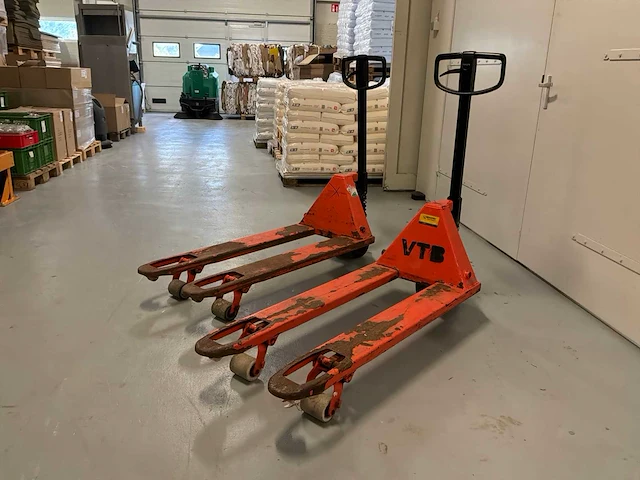 Bt lifter lhm 230 hand hydraulische palletwagen (2x) - afbeelding 1 van  6