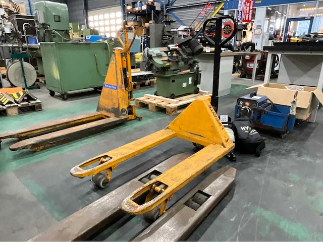 Bt lifter lhm250 hand hydraulische palletwagen - afbeelding 1 van  5