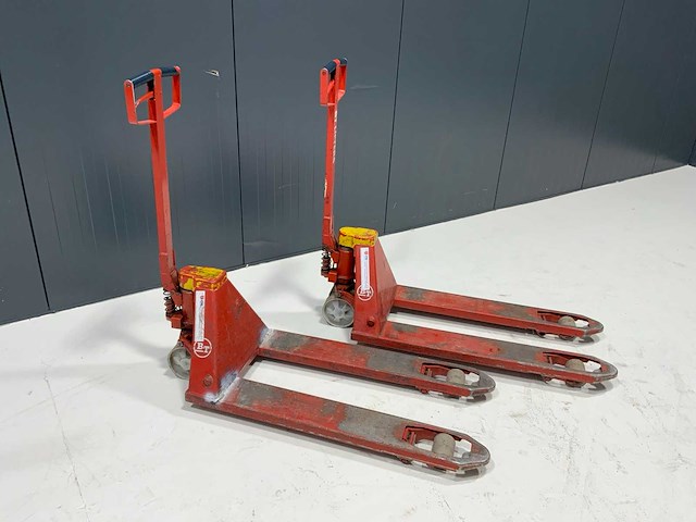 Bt lifters hand hydraulische palletwagen (2x) - afbeelding 1 van  3
