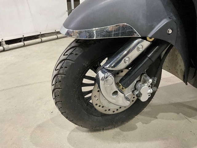 Btc - bromscooter - legend e4 - scooter - afbeelding 6 van  14