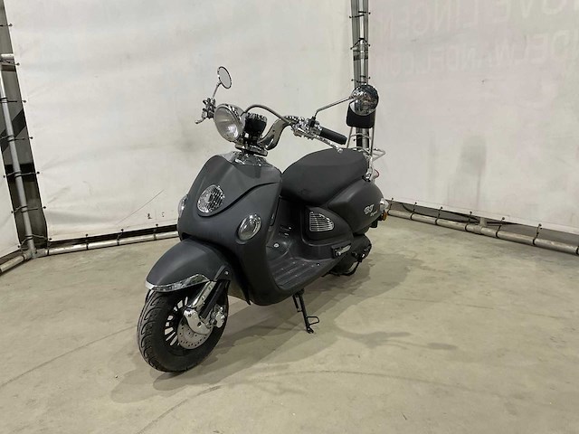Btc - bromscooter - legend e4 - scooter - afbeelding 1 van  14