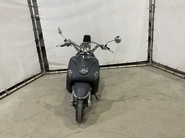 Btc - bromscooter - legend e4 - scooter - afbeelding 10 van  14